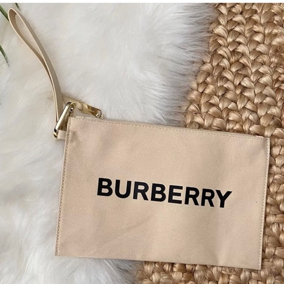 Auth Burberry Haymarket Checked
Coated Canvas With Leather Trim Bag w/ bonus$180 - Picture 16 of 16